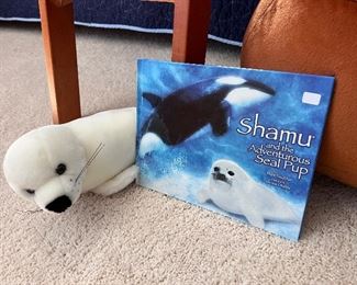 Shamu book and stuffed seal