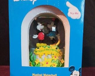Disney Musical Waterball Mickey Minnie
