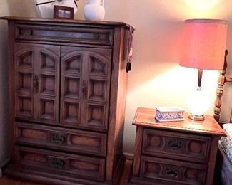 Mid Century 5pc bedroom set -King bed, 2 night stands, ladies dresser w/double mirrors and armoire 