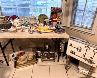 AWESOME Mid Century 3-2  TV Tray Table Set w/rack 