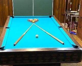 Vintage 1970'sMinnesota Fats, 3-Piece Slate Pool Table  with a Ping Pong Table Top.   Accessories included.
