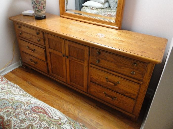 Thomasville Dresser with mirror 73x19x32" $100