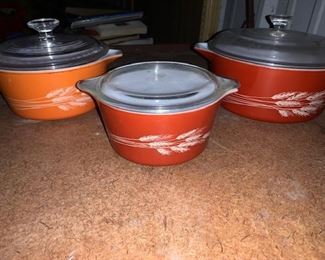 Vintage Pyrex casseroles with lids