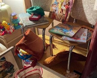 Retro child’s table and chairs 