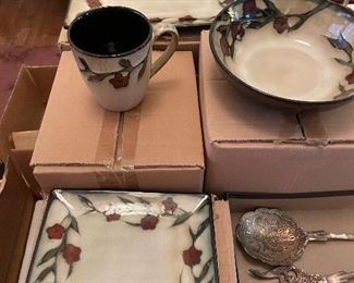 New in box Mikasa 4 piece place setting dish set 