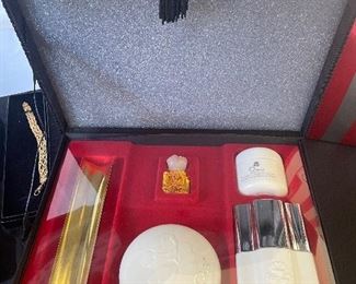 Oscar de la renta perfume set 