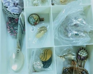 Assorted jewelry lots