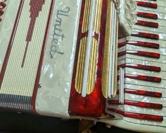 Rare United accordion and excellent condition with case