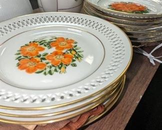 Jazz up your lunches with these beautiful floral reticulated plates