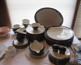 Flintridge dinnerware