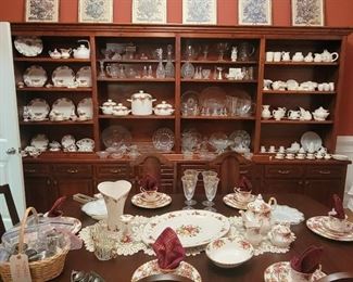 Royal Albert Old Country Roses - extensive collection includes vases, knick knacks, etc. Empty boxes also.