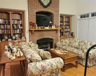 Books / Floral Sofa Set / coffee table 