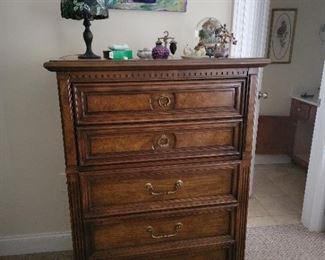 Upright dresser