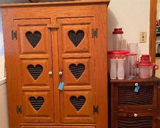 Kitchen cabinet, storage bin