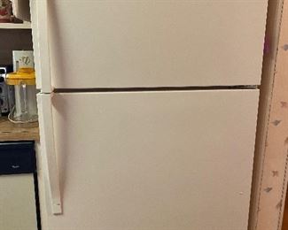 Whirlpool refrigerator with icemaker