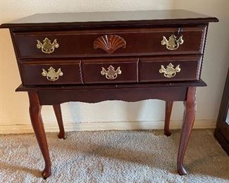 Queene Anne style 2 drawer table