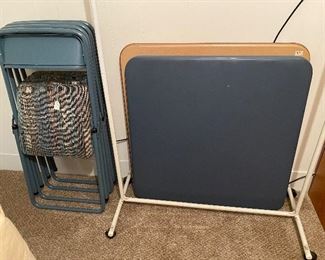 Card table with 4 chairs. (like new)