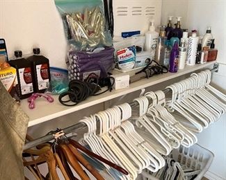 plastic clothes hangers