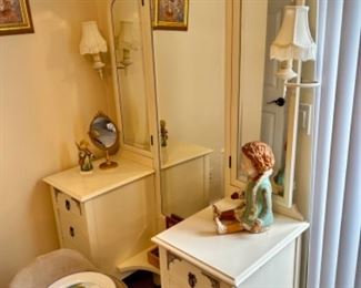 Vintage ivory vanity w/ 2 lamps, 3-way mirror, and 6 drawers