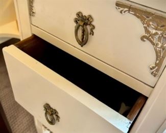 Vintage ivory vanity w/ 2 lamps, 3-way mirror, and 6 drawers