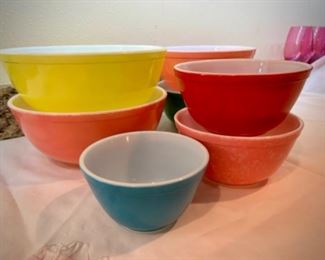 Vintage Pyrex colored bowls