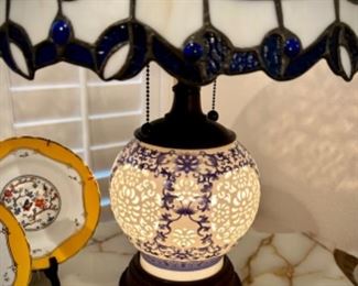 Stained glass lamp - bottom lights up as well