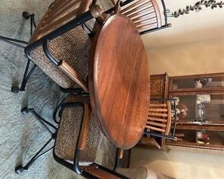 BEAUTIFUL TABLE & 4 CHAIRS