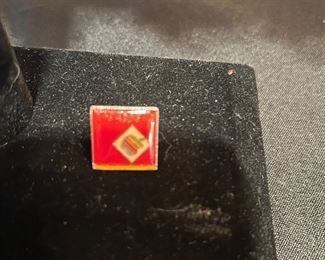 VERY RARE - THE APPLE LLE LAPEL PIN