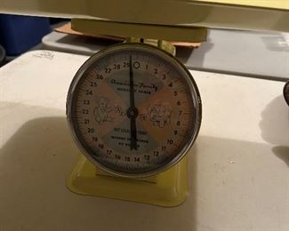 VINTAGE BABY SCALE
