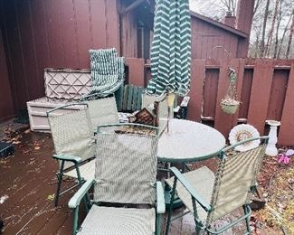 Outdoor Patio Set with  4 Chairs & Umbrella 