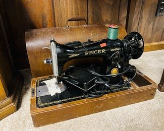 Singer Table Top Portable Sewing Machine with Case 