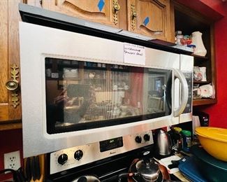 Under Cabinet Whirlpool Stainless Steel Microwave - 1,000 W 2450 MHz - excellent - about 5 years old 