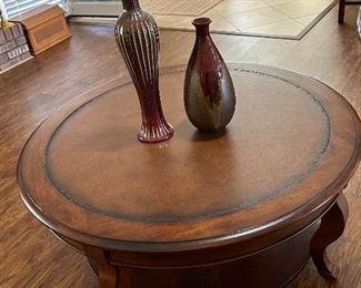 Nice large round coffee table excellent condition