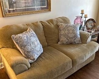 Beautiful loveseat nice and firm. Excellent condition.
