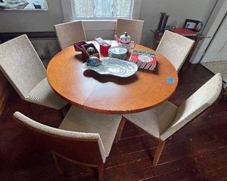 Skovby expandable table