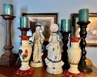 Candles, figurines, roosters