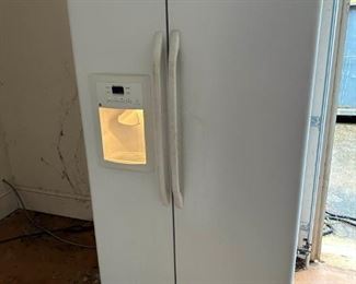 GE Refrigerator Side By Side