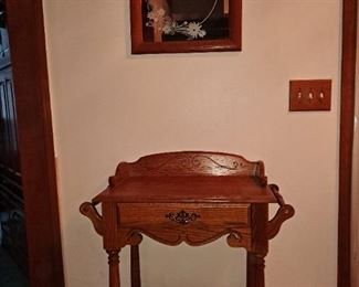 Accent Table and Floral etched mirror 