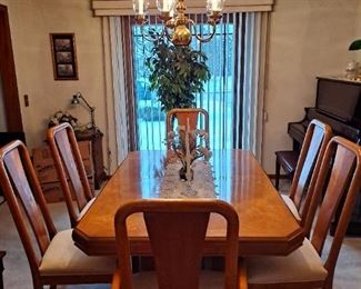 6 Chair Dining room table