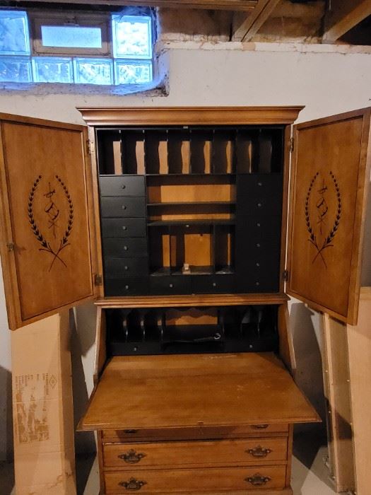 $100, Antique Maple Gov Winthrop Style Desk
