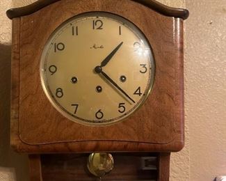 mantle clock