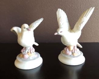 Pair of ceramic white doves