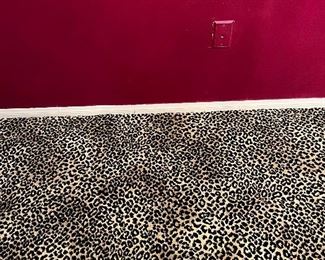 Leopard carpet will be sold! 