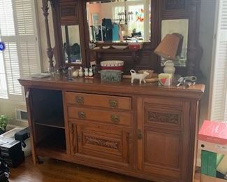 Large Oak Server ( two pieces ) in good condition 