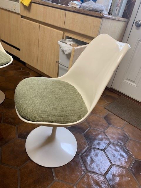 set of 4 tulip- fiberglass swivel side chairs  