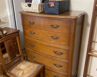 Chest of drawers (there is a matching dresser & mirror)