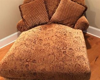 Upholstered Chaise Lounger