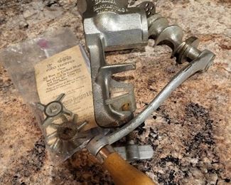 Vintage Hibbard Bartlett Meat Grinder. Attaches to table or counter top