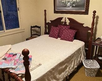 Full/queen low poster spool bed