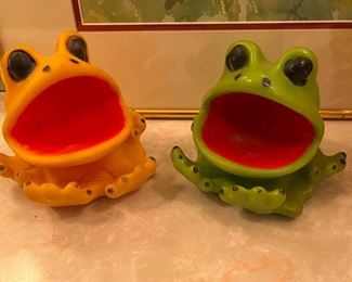 Vintage Plastic sink frog for sponge